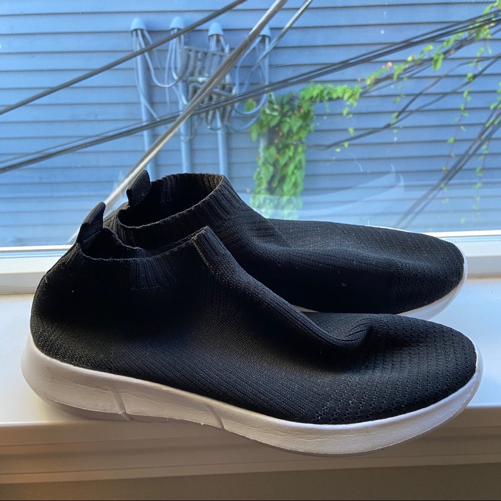 STEVE MADDEN slip on shoes